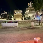Apartment Climatise Avec Terrasse Coucher De Soleil Menage Compris Pour 2 A 3 Personnes Dans Un Parc Calme Avec Double Piscine Au Sel Et Parking Prive Protege Proche Et Port *