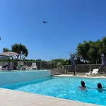 Apartment Climatise Avec Terrasse Coucher De Soleil Menage Compris Pour 2 A 3 Personnes Dans Un Parc Calme Avec Double Piscine Au Sel Et Parking Prive Protege Proche Et Port