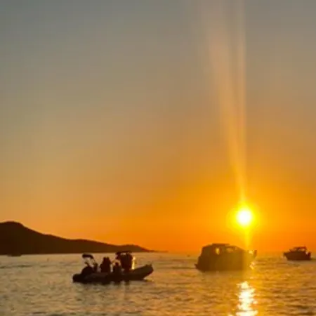 Διαμέρισμα Climatise Avec Terrasse Coucher De Soleil Menage Compris Pour 2 A 3 Personnes Dans Un Parc Calme Avec Double Piscine Au Sel Et Parking Prive Protege Proche Et Port *