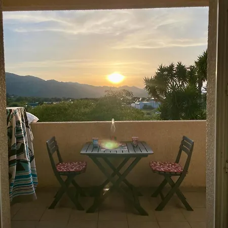 Climatise Avec Terrasse Coucher De Soleil Menage Compris Pour 2 A 3 Personnes Dans Un Parc Calme Avec Double Piscine Au Sel Et Parking Prive Protege Proche Et Port