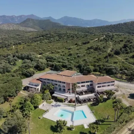 Climatise Avec Terrasse Coucher De Soleil Menage Compris Pour 2 A 3 Personnes Dans Un Parc Calme Avec Double Piscine Au Sel Et Parking Prive Protege Proche Et Port Saint-Florent (Corsica)