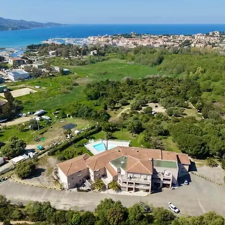 Climatise Avec Terrasse Coucher De Soleil Menage Compris Pour 2 A 3 Personnes Dans Un Parc Calme Avec Double Piscine Au Sel Et Parking Prive Protege Proche Et Port Saint-Florent (Corsica)