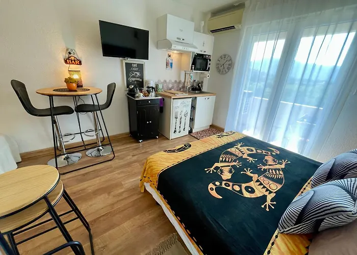 Studio Climatise Avec Terrasse Coucher De Soleil Menage Compris Pour 2 A 3 Personnes Dans Un Parc Calme Avec Double Piscine Au Sel Et Parking Prive Protege Proche Mer Et Port Saint-Florent (Corsica)