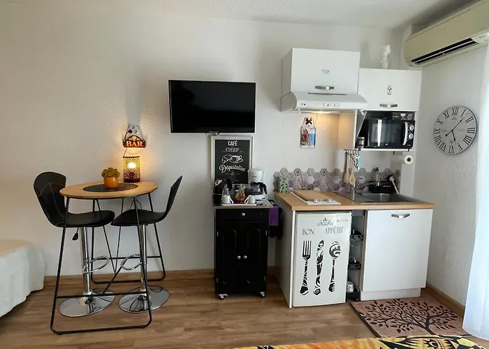 Apartmán Studio Climatise Avec Terrasse Coucher De Soleil Menage Compris Pour 2 A 3 Personnes Dans Un Parc Calme Avec Double Piscine Au Sel Et Parking Prive Protege Proche Mer Et Port Saint-Florent (Corsica)