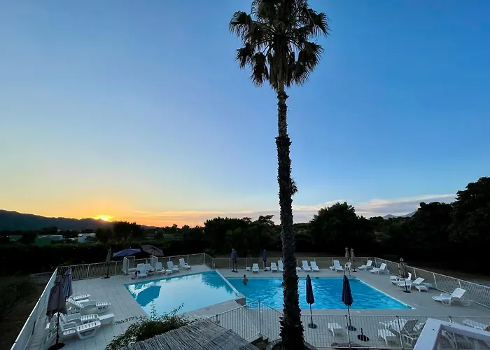 Studio Climatise Avec Terrasse Coucher De Soleil Menage Compris Pour 2 A 3 Personnes Dans Un Parc Calme Avec Double Piscine Au Sel Et Parking Prive Protege Proche Mer Et Port
