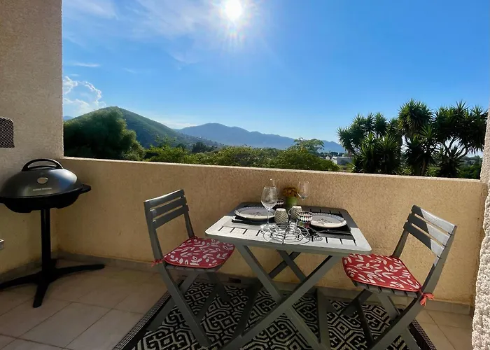 Apartmán Studio Climatise Avec Terrasse Coucher De Soleil Menage Compris Pour 2 A 3 Personnes Dans Un Parc Calme Avec Double Piscine Au Sel Et Parking Prive Protege Proche Mer Et Port