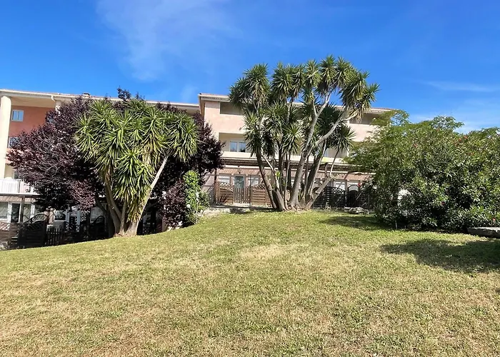 Apartmán Studio Climatise Avec Terrasse Coucher De Soleil Menage Compris Pour 2 A 3 Personnes Dans Un Parc Calme Avec Double Piscine Au Sel Et Parking Prive Protege Proche Mer Et Port