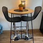Studio Climatise Avec Terrasse Coucher De Soleil Menage Compris Pour 2 A 3 Personnes Dans Un Parc Calme Avec Double Piscine Au Sel Et Parking Prive Protege Proche Mer Et Port 公寓 *