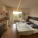 公寓 Studio Climatise Avec Terrasse Coucher De Soleil Menage Compris Pour 2 A 3 Personnes Dans Un Parc Calme Avec Double Piscine Au Sel Et Parking Prive Protege Proche Mer Et Port *