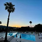 公寓 Studio Climatise Avec Terrasse Coucher De Soleil Menage Compris Pour 2 A 3 Personnes Dans Un Parc Calme Avec Double Piscine Au Sel Et Parking Prive Protege Proche Mer Et Port 圣弗洛朗