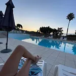 Studio Climatise Avec Terrasse Coucher De Soleil Menage Compris Pour 2 A 3 Personnes Dans Un Parc Calme Avec Double Piscine Au Sel Et Parking Prive Protege Proche Mer Et Port * 圣弗洛朗