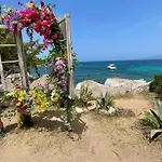 公寓 Studio Climatise Avec Terrasse Coucher De Soleil Menage Compris Pour 2 A 3 Personnes Dans Un Parc Calme Avec Double Piscine Au Sel Et Parking Prive Protege Proche Mer Et Port *