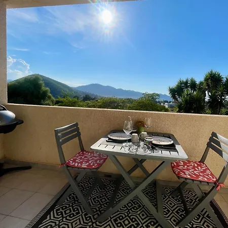 Lägenhet Studio Climatise Avec Terrasse Coucher De Soleil Menage Compris Pour 2 A 3 Personnes Dans Un Parc Calme Avec Double Piscine Au Sel Et Parking Prive Protege Proche Mer Et Port