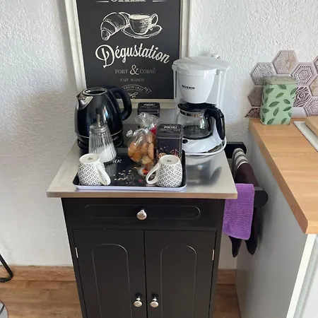 Climatisé Avec Terrasse Coucher De Soleil Ménage Compris Pour 2 à 3 Personnes Dans Un Grand Parc Arboré Au Calme Avec Double Piscine Au Sel Et Parking Privé Protégé Apartamento *