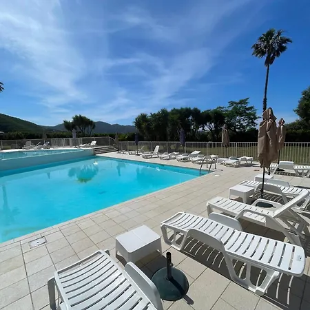 Climatisé Avec Terrasse Coucher De Soleil Ménage Compris Pour 2 à 3 Personnes Dans Un Grand Parc Arboré Au Calme Avec Double Piscine Au Sel Et Parking Privé Protégé Apartamento Saint-Florent (Corsica)