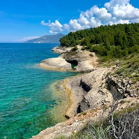 Florent Terrasse 2 à 3 Personnes Calme Avec Piscine Au Sel