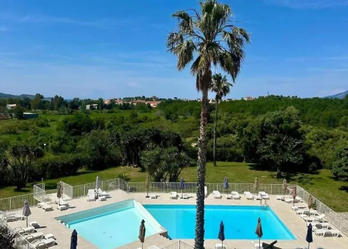 Lägenhet Studio Climatise Avec Terrasse Coucher De Soleil Menage Compris Pour 2 A 3 Personnes Dans Un Parc Calme Avec Double Piscine Au Sel Et Parking Prive Protege Proche Mer Et Port Saint-Florent (Corsica)