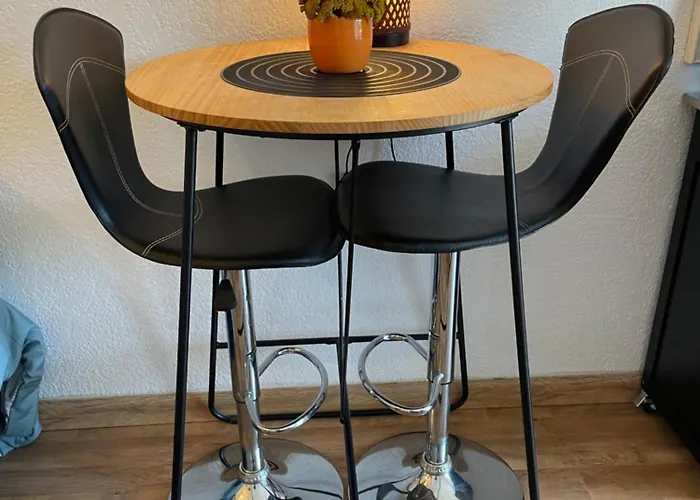 Studio Climatise Avec Terrasse Coucher De Soleil Menage Compris Pour 2 A 3 Personnes Dans Un Parc Calme Avec Double Piscine Au Sel Et Parking Prive Protege Proche Mer Et Port Lägenhet *