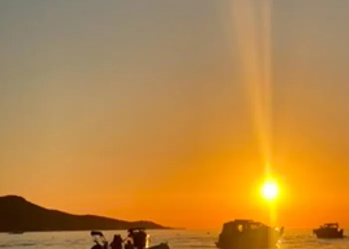 Διαμέρισμα Studio Climatise Avec Terrasse Coucher De Soleil Menage Compris Pour 2 A 3 Personnes Dans Un Parc Calme Avec Double Piscine Au Sel Et Parking Prive Protege Proche Mer Et Port *