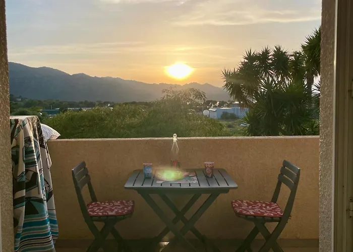 Studio Climatise Avec Terrasse Coucher De Soleil Menage Compris Pour 2 A 3 Personnes Dans Un Parc Calme Avec Double Piscine Au Sel Et Parking Prive Protege Proche Mer Et Port