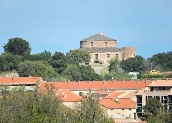 Studio Climatise Avec Terrasse Coucher De Soleil Menage Compris Pour 2 A 3 Personnes Dans Un Parc Calme Avec Double Piscine Au Sel Et Parking Prive Protege Proche Mer Et Port * Saint-Florent (Corsica)