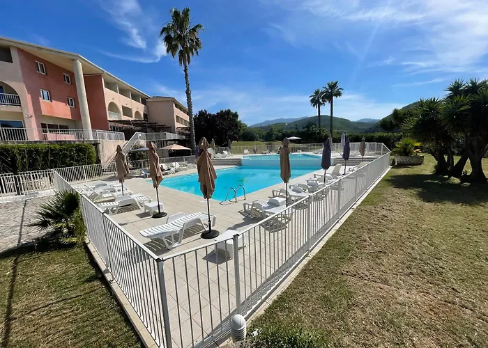 Studio Climatise Avec Terrasse Coucher De Soleil Menage Compris Pour 2 A 3 Personnes Dans Un Parc Calme Avec Double Piscine Au Sel Et Parking Prive Protege Proche Mer Et Port