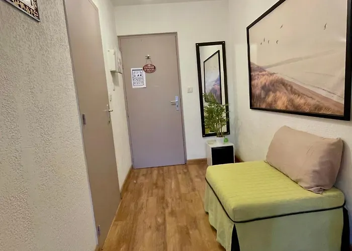 Studio Climatise Avec Terrasse Coucher De Soleil Menage Compris Pour 2 A 3 Personnes Dans Un Parc Calme Avec Double Piscine Au Sel Et Parking Prive Protege Proche Mer Et Port Διαμέρισμα Saint-Florent (Corsica)