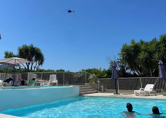Διαμέρισμα Studio Climatise Avec Terrasse Coucher De Soleil Menage Compris Pour 2 A 3 Personnes Dans Un Parc Calme Avec Double Piscine Au Sel Et Parking Prive Protege Proche Mer Et Port